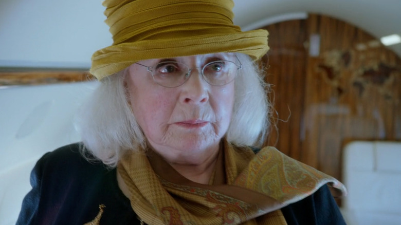 Piper Laurie as Edith on a plane in the MacGyver reboot