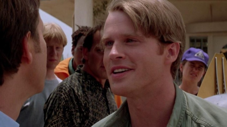 Cary Elwes as Dr. Jonas Miller in Twister, smirking at Bill Paxton