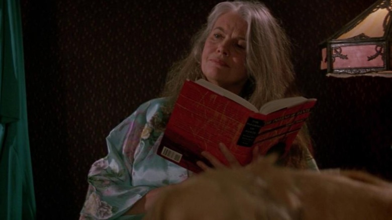 Lois Smith as Meg Greene, reading a book