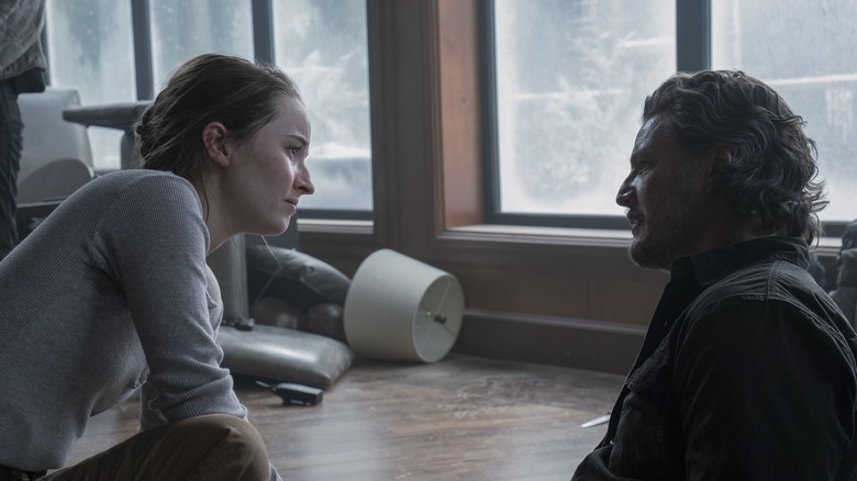 Abby kneeling down to stare at Joel in The Last of Us