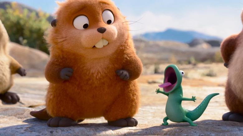 హాపర్స్‌లో నోరు తెరిచి ఉన్న టామ్ లిజార్డ్ పక్కన మాబెల్