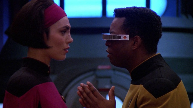 Engin Ro talking to Geordi in main engineering on Star Trek: The Next Generation