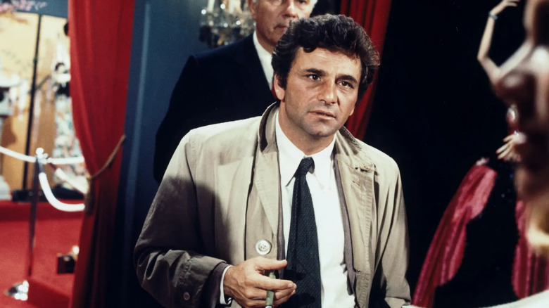 Peter Falk as Lieutenant Columbo holding a cigar in Columbo
