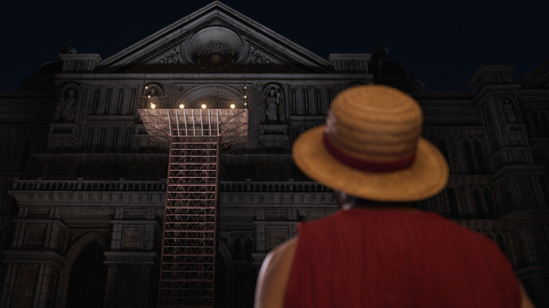 Luffy looking up at the execution platform where Roger died in One Piece