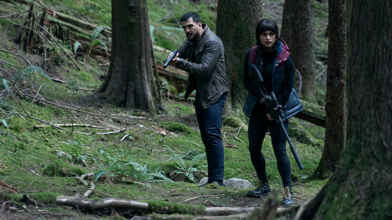 Phoenix Raei as Dale and Eve Harlow as Ellen in The Night Agent
