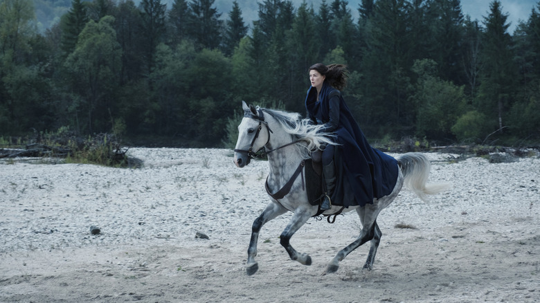 The Wheel of Time - Moiraine (Rosamund Pike)