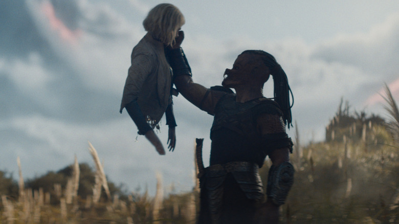 Dek Holding up Thia's torso in Predator: Badlands