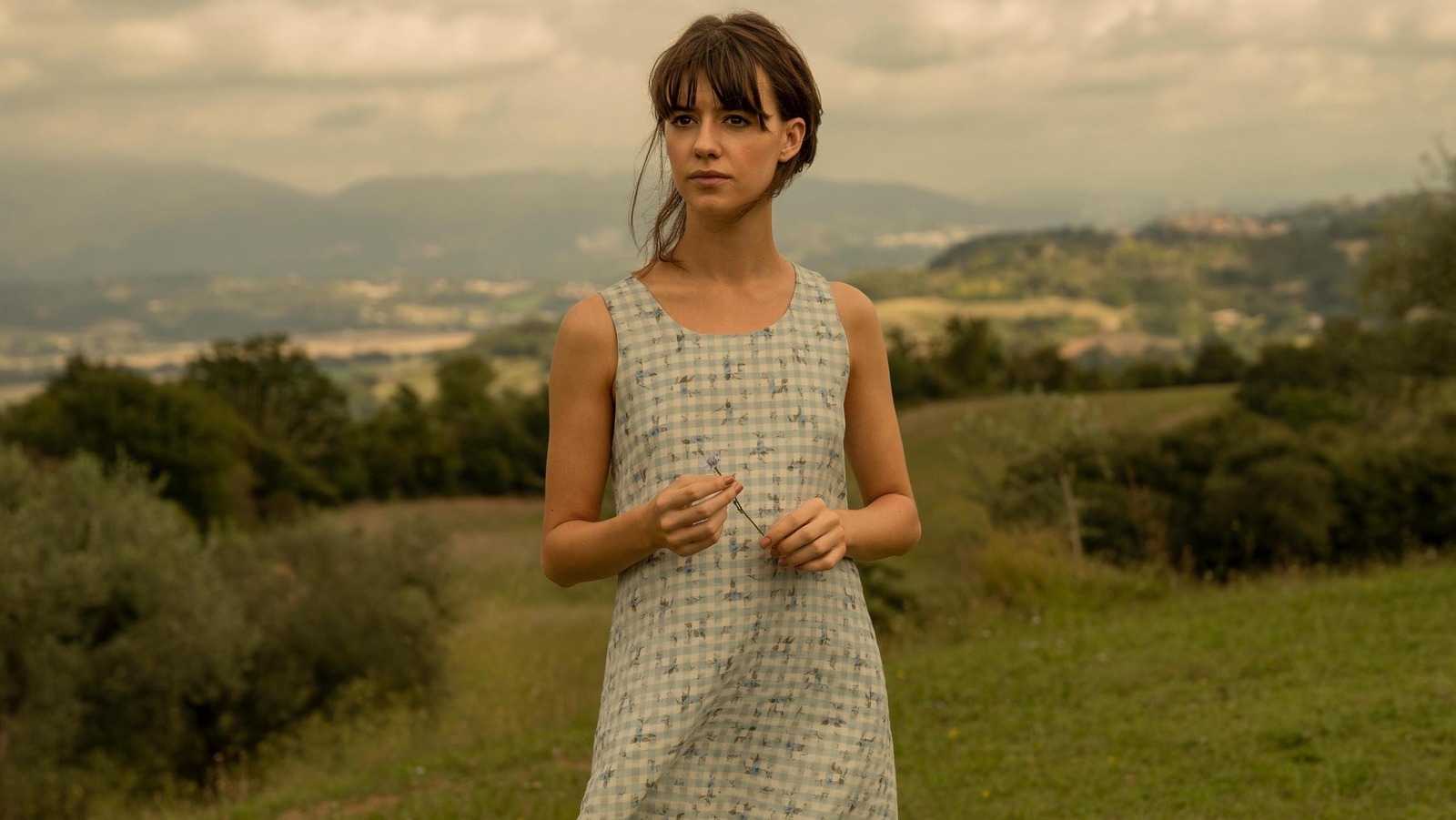 Where The Crawdads Sing First Look: Daisy Edgar-Jones Swoons In The