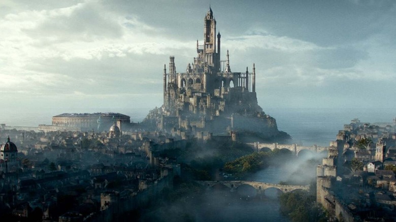 Castle overlooking a kingdom in fortified constellations and dragon: the honor between thieves