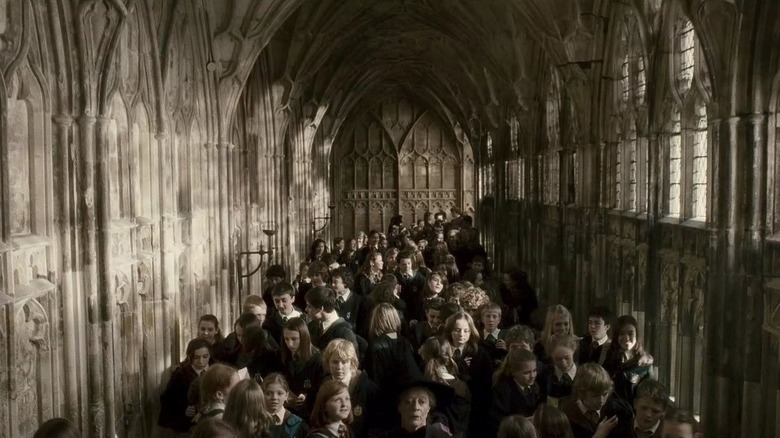 Hogwarts students in the Hogwarts hallway in Harry Potter and the Chamber of Secrets