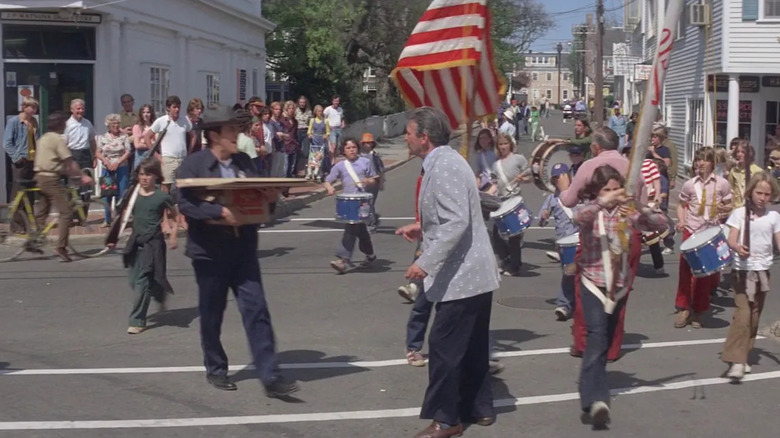 Deputy Hendricks and Mayor Vaughn walking through a parade in Amity Town Square in Jaws