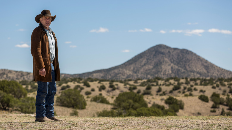Sheriff Walt Longmire (Robert Taylor) stands in the desert in Longmire