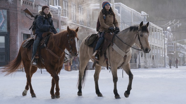 Ellie (Bella Ramsey) and Dina (Isabela Merced) ride on horseback in The Last of Us