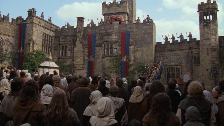 The Princess Bride - crowd in front of Florin Castle