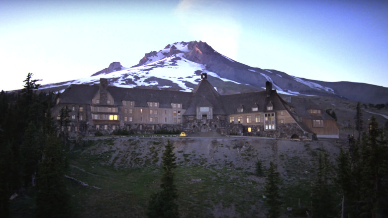An establishing shot of the Overlook hotel depicts the entire building in The Shining