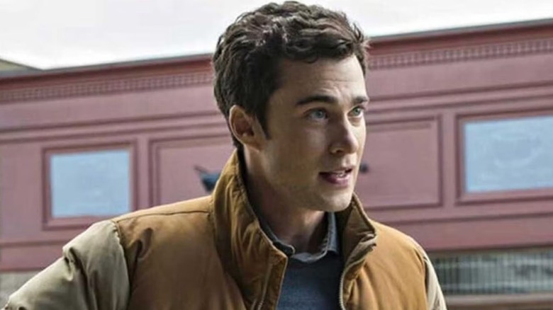 Ben speaks in the street in Resident Alien