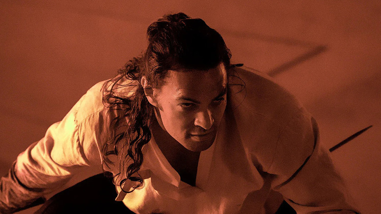 Duncan Idaho crouching in Dune: Part One