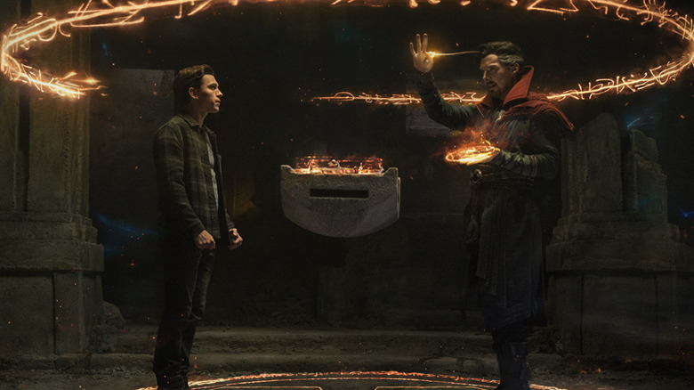 Doctor Strange และ Peter Parker ใน Spider-Man: ไม่มีทางกลับบ้าน