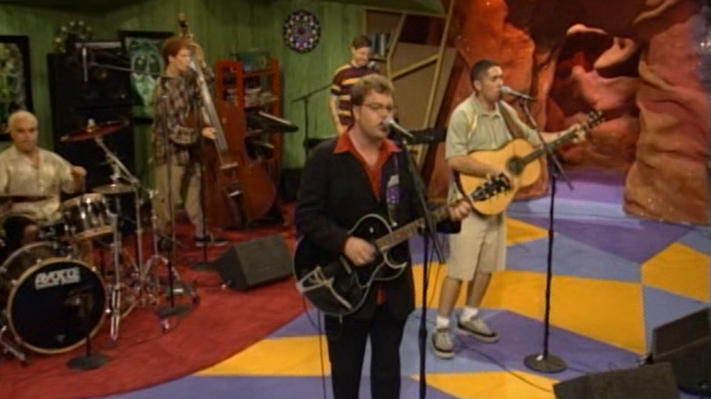 Houses that perform on a strange show al.