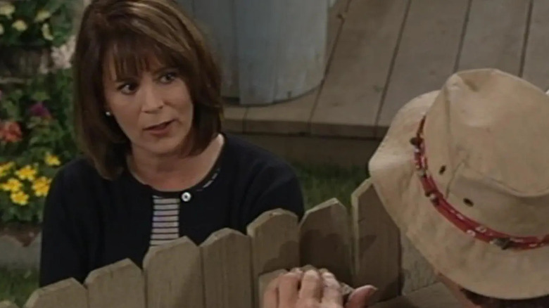 Jill Patricia Richardson habla con Wilson sobre cercas en Home Improvement