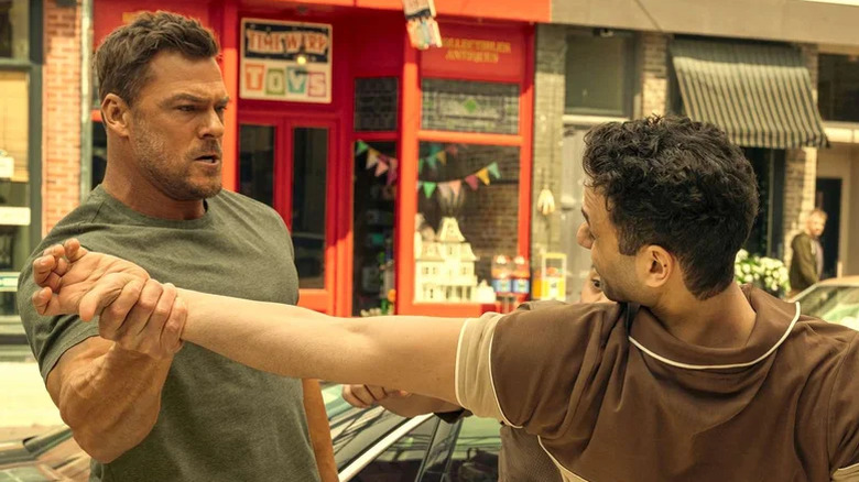 Reacher breaks a punk's wrist in Reacher
