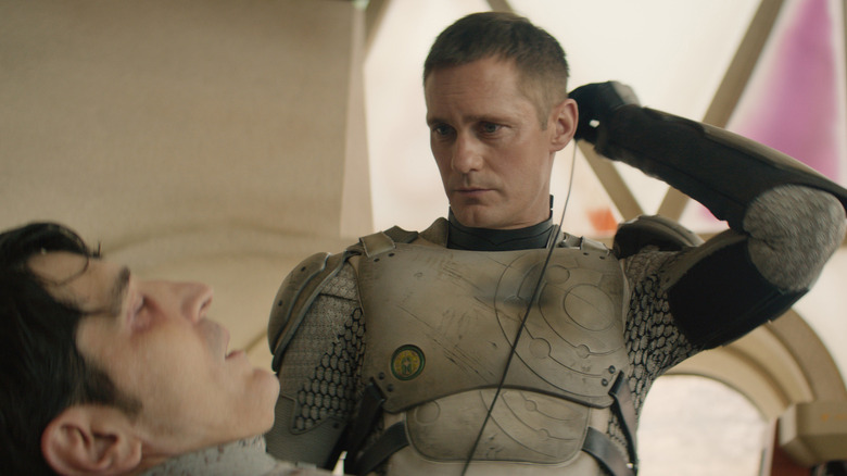 मर्डरबॉट म्हणून अलेक्झांडर स्कार्सगार्ड मर्डरबॉटवर गुराथिनच्या भूमिकेत डेव्हिड डस्टमाल्चियनला जोडत आहे