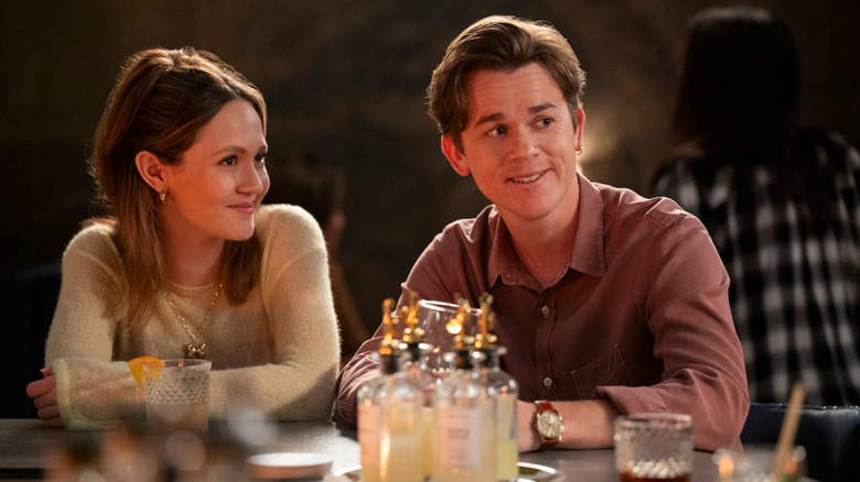 Georgia and Jackson at a bar on Unstable