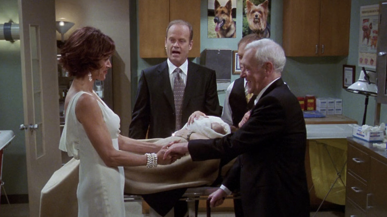 Frasier marries his father and Ronnee at a vets