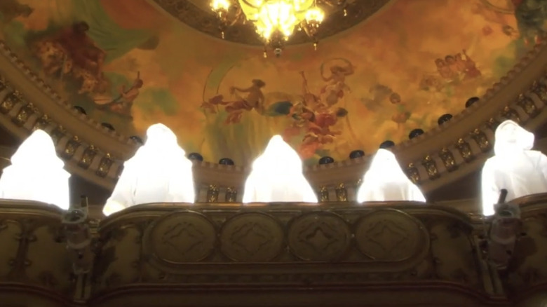 Battlestar Galactica - les cinq derniers en robes blanches éclatantes à l'opéra