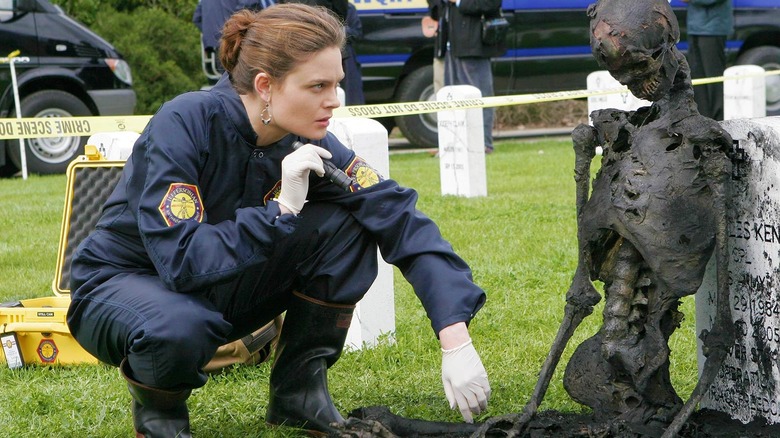 Bones season 1 Emily Deschanel 