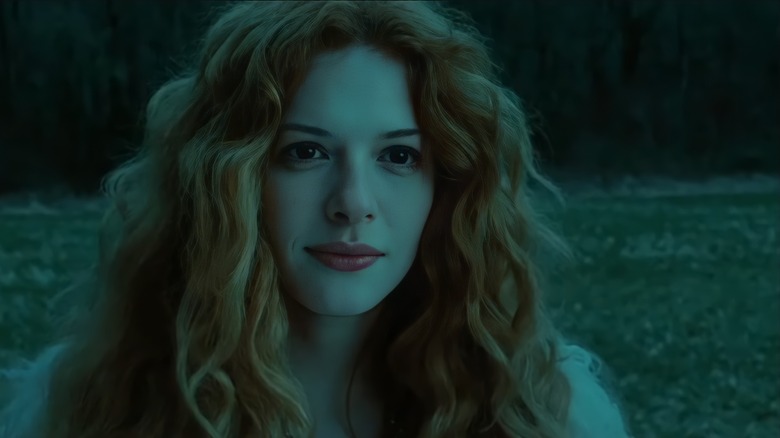 Rachel Lefebvre como Victoria en Crepúsculo en el campo de béisbol