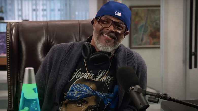 Daman Wayans' Poppa sits at his desk in a radio station in Poppa's House