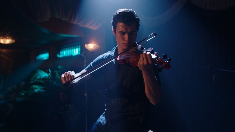 Reggie playing the violin on stage in Riverdale