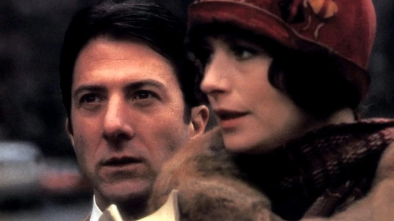 Dustin Hoffman as Wally Stanton hangs back of Vanessa Redgrave as Agatha Christie in Agatha