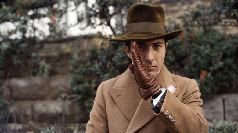 Dustin Hoffman holds a gloved hand up to his face as Wally Stanton in Agatha
