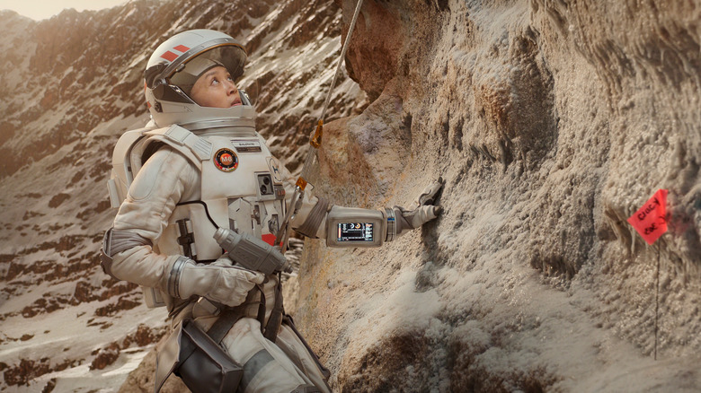 Cynthy Wu as Kelly Baldwin climbing down a Martian cliff in For All Mankind