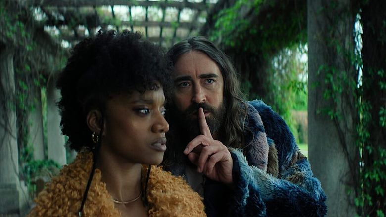 Brother Day shushing in Song's ear in Foundation season 3