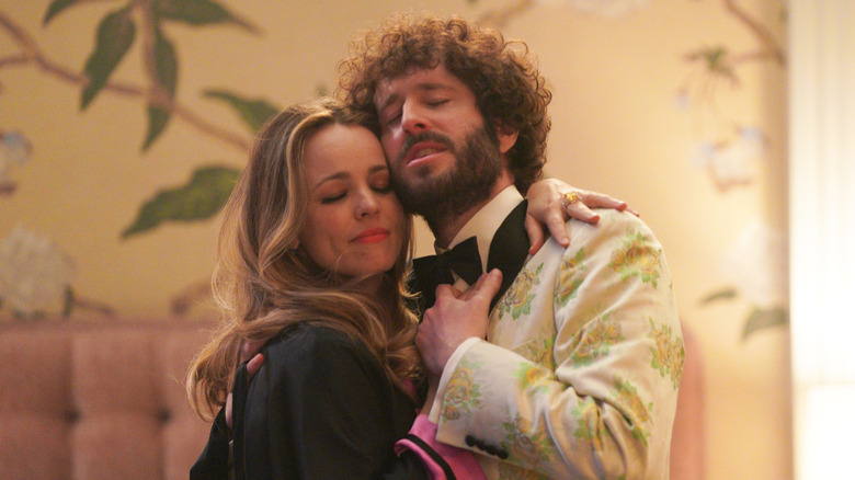 Lil Dicky con Rachel McAdams cantando Mr. McAdams en Dave