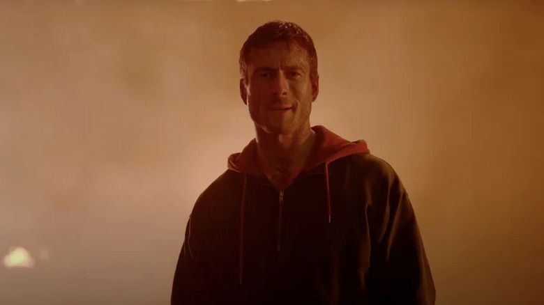 Glen Powell's Ben Richards wearing a hoodie in The Running Man