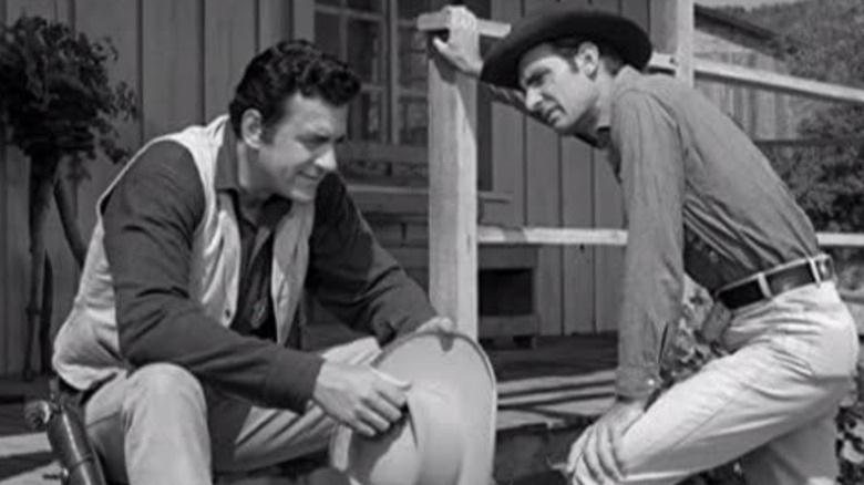James Arness, Dennis Weaver, La ley del revólver