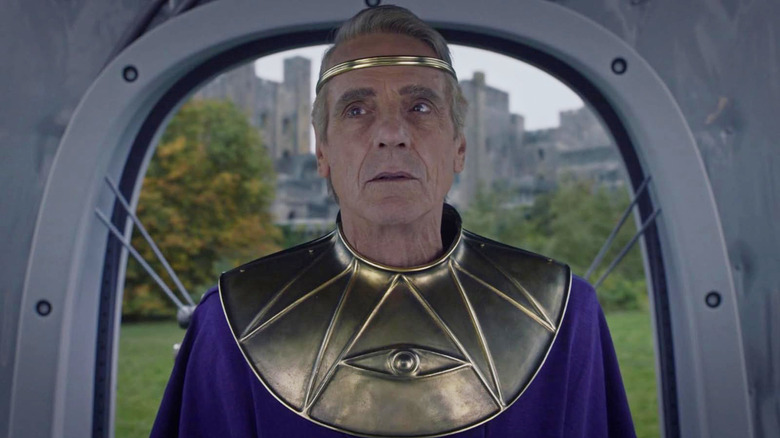 Jeremy Irons as Adrian Veidt wearing his Ozymandias costume in Watchmen (2019)
