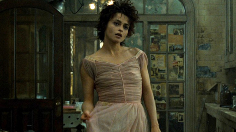 Fight Club, Marla in a dirty room, looking at the main character