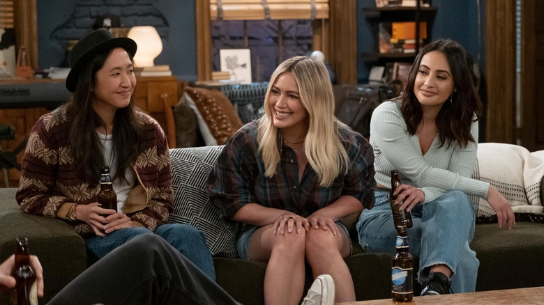 Ellen (Tien Tran), Sophie (Hilary Duff), and Valentina (Francia Raisa) drinking on How I Met Your Father