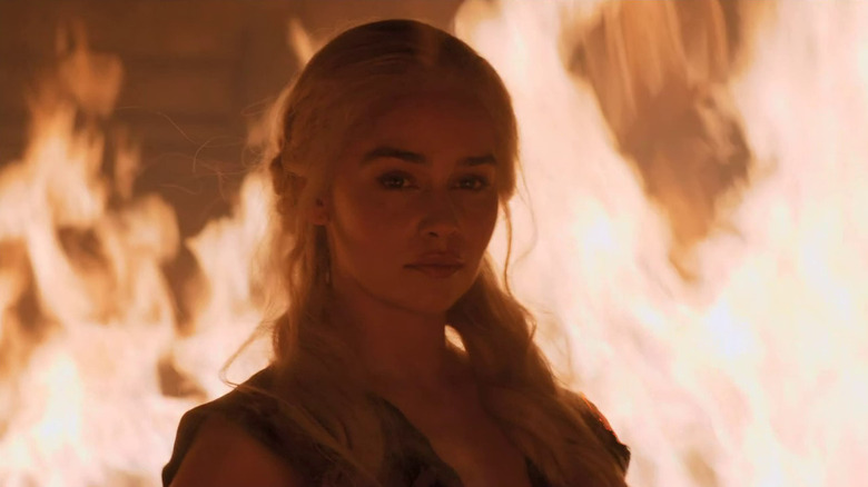 Game of Thrones, Daenerys surrounded by flames