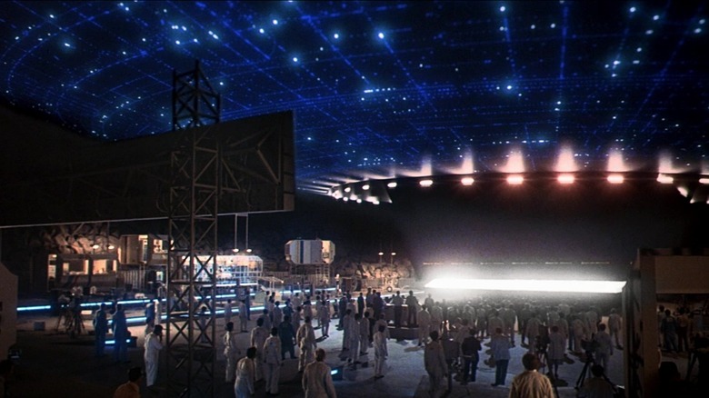 A giant UFO in front of a giant crowd in Close Encounters of the Third Kind