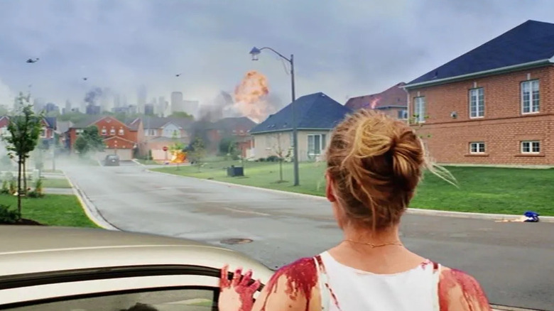 The zombie attack in Dawn of the Dead (2004)