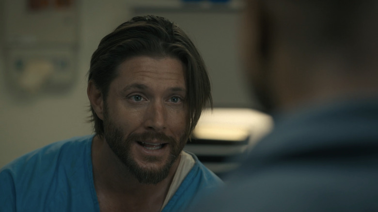 Jensen Ackles' Mark Mitchum talks to someone off-screen in Countdown