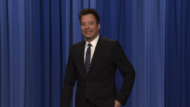 Mostre as ameaças do Jimmy Salon, Fallon fornece um liphogue