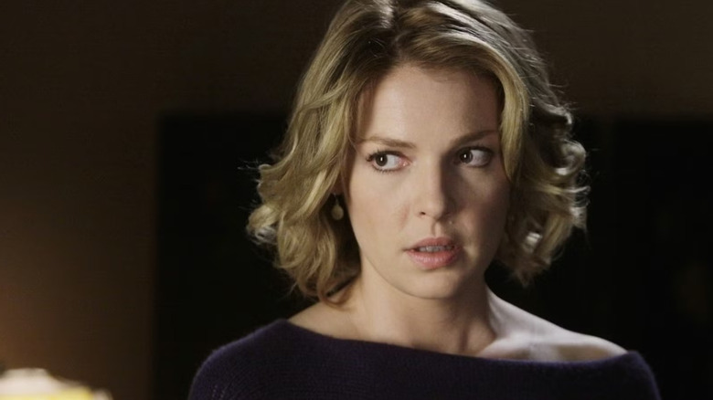 Izzie with short hair standing in a hallway on Grey's Anatomy