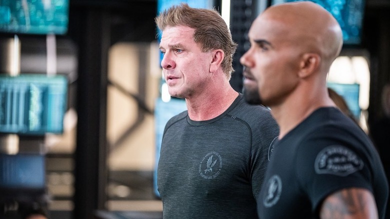 Kenny Johnson as Lucas standing next to Shemar Moore as Hondo in S.W.A.T.
